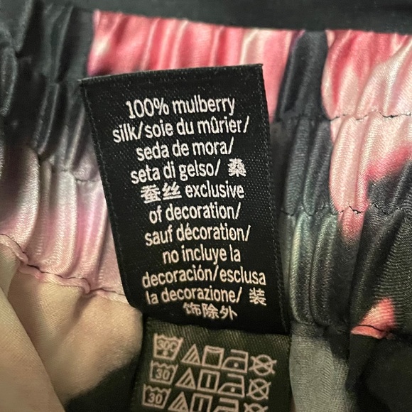 Victoria’s Secret 100% Mulberry Silk Satin Pajama Set – XS - Picture 6 of 11